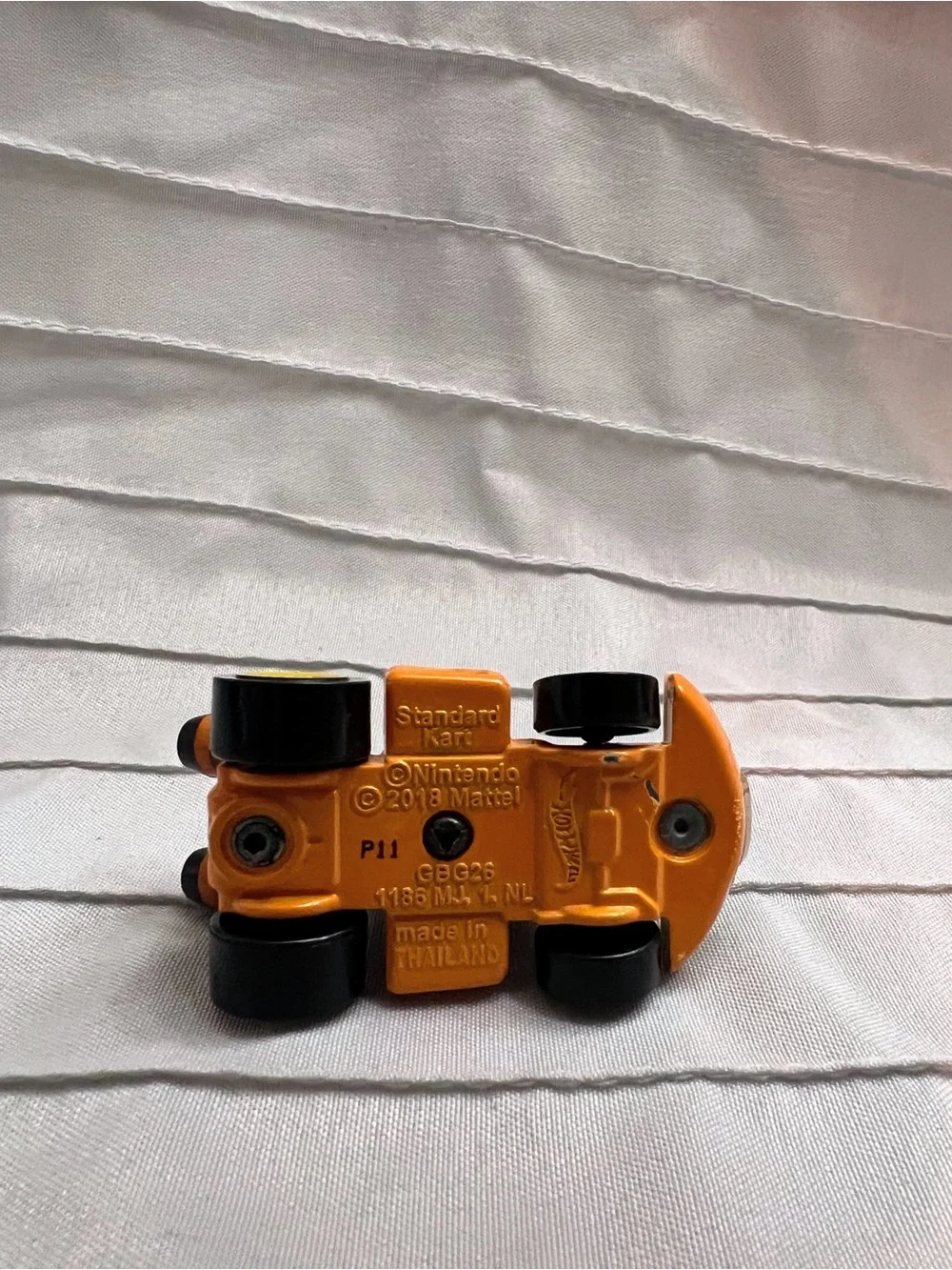 Mario Kart- Tanooki Mario Standard Kart Raccoon Suit- Hot Wheels- Mattel- 2018